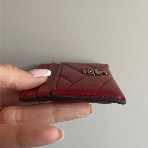 Tory Burch Red Quilted Leather Card Holder with Gold Logo - Picture 5 of 6
